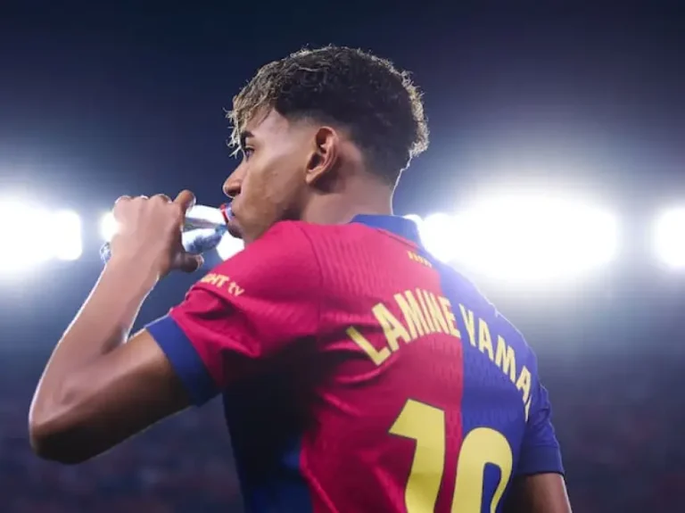 لامين جمال يقود برشلونة لربع نهائي دوري أبطال أوروبا بهدف رائع