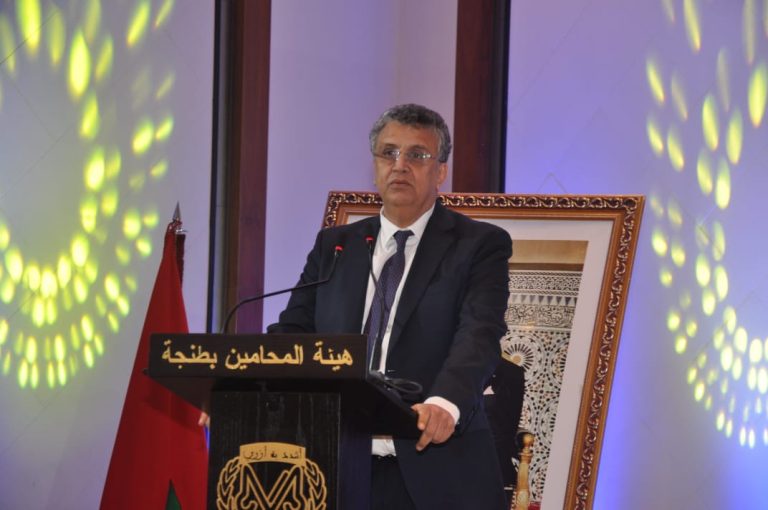 من طنجة .. وهبي يخلع عباءة الوزير.. ويرتدي رداء المحامي من جديد