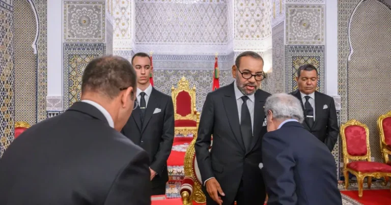 الملك محمد السادس يستقبل والي بنك المغرب