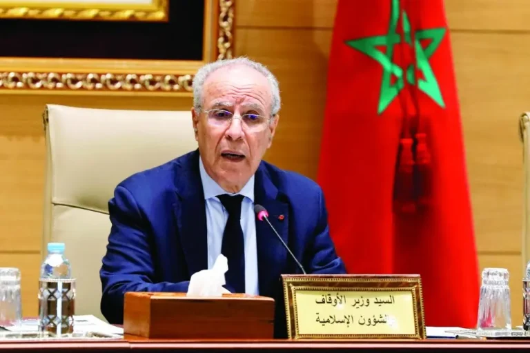 نداء لأحمد التوفيق.. توقيف إمام شاب ينحدر من أمتار عن الخطابة يدفعه لطرق باب وزارة الأوقاف