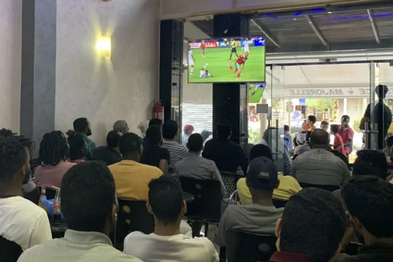 314 درهما مقابل بيتزا وشاي بمقهى في الدار البيضاء خلال مباريات كأس إفريقيا