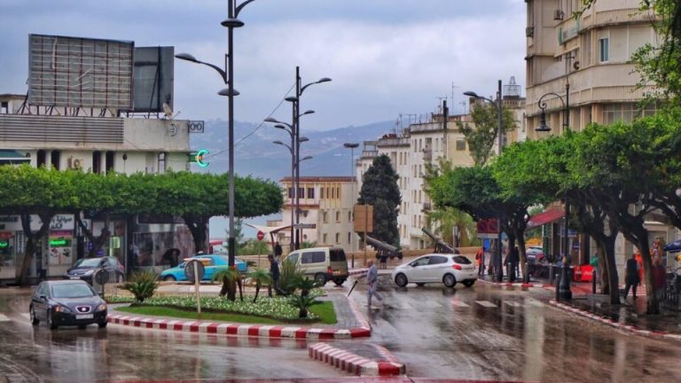 تقلبات جوية قوية بالمملكة ووزارة الداخلية تدعو إلى اليقظة والحذر
