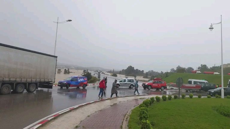 إنقطاع طريق طنجة تطوان بمدار السحتريين