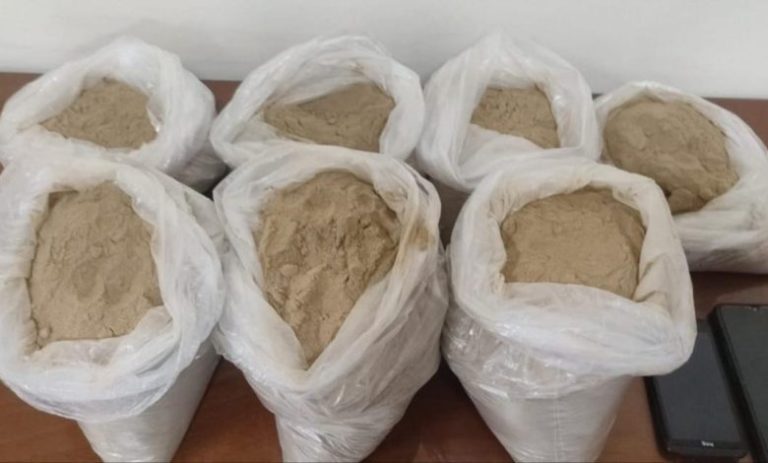 عمليات أمنية ببني مكادة تطيح بأربعة مروجين وتحجز 9 كيلوغرامات من الشيرا بطنجة