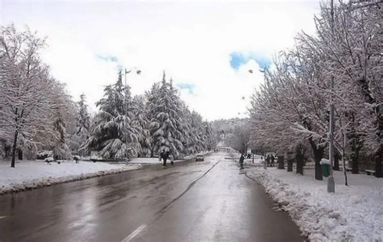 أجواء ثلجية ورعود ورياح عاصفية في أجزاء واسعة من المغرب حتى الخميس
