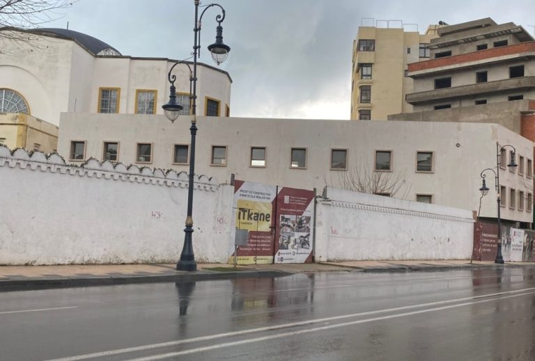 محكمة الاستئناف التجارية بطنجة تقضي بإخلاء مدرسة الحمراء لصالح أبرشية طنجة بعد تأكيد بطلان العقد
