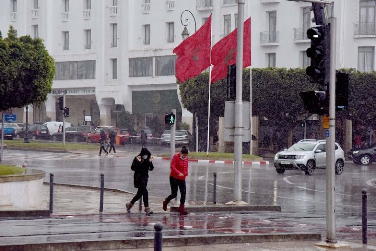 الأرصاد الجوية تتوقع ثلوجا بالأطلس ورياحا بالسواحل و اضطراب جوي بعدة جهات