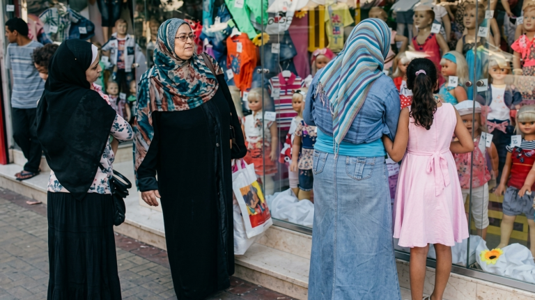 “كسوة العيد” تزيد الضغط على الأسر المغربية مع ارتفاع الأسعار في عيد الأضحى