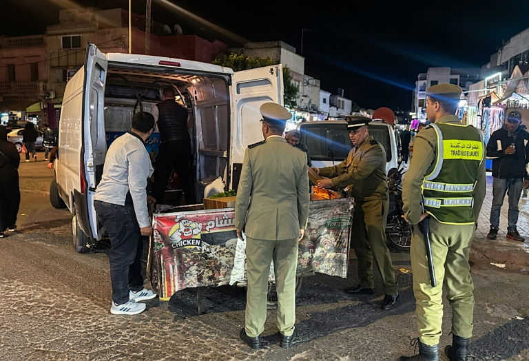 حملة مفاجئة بالجديدة لتحرير الملك العمومي وحجز معدات للباعة المتجولين