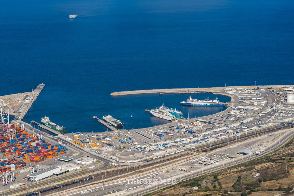 Tanger-Med-Port-Passager-et-Roulier-scaled