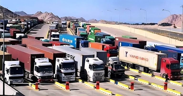 تكدس عشرات الشاحنات المغربية عند معبر روصو يثير مخاوف على صادرات غرب إفريقيا
