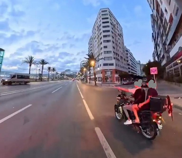 أمن طنجة يوقف أربعة أشخاص بعد فيديو يوثق استعمال الشهب الاصطناعية لاستهداف سيارات خلال موكب زفاف